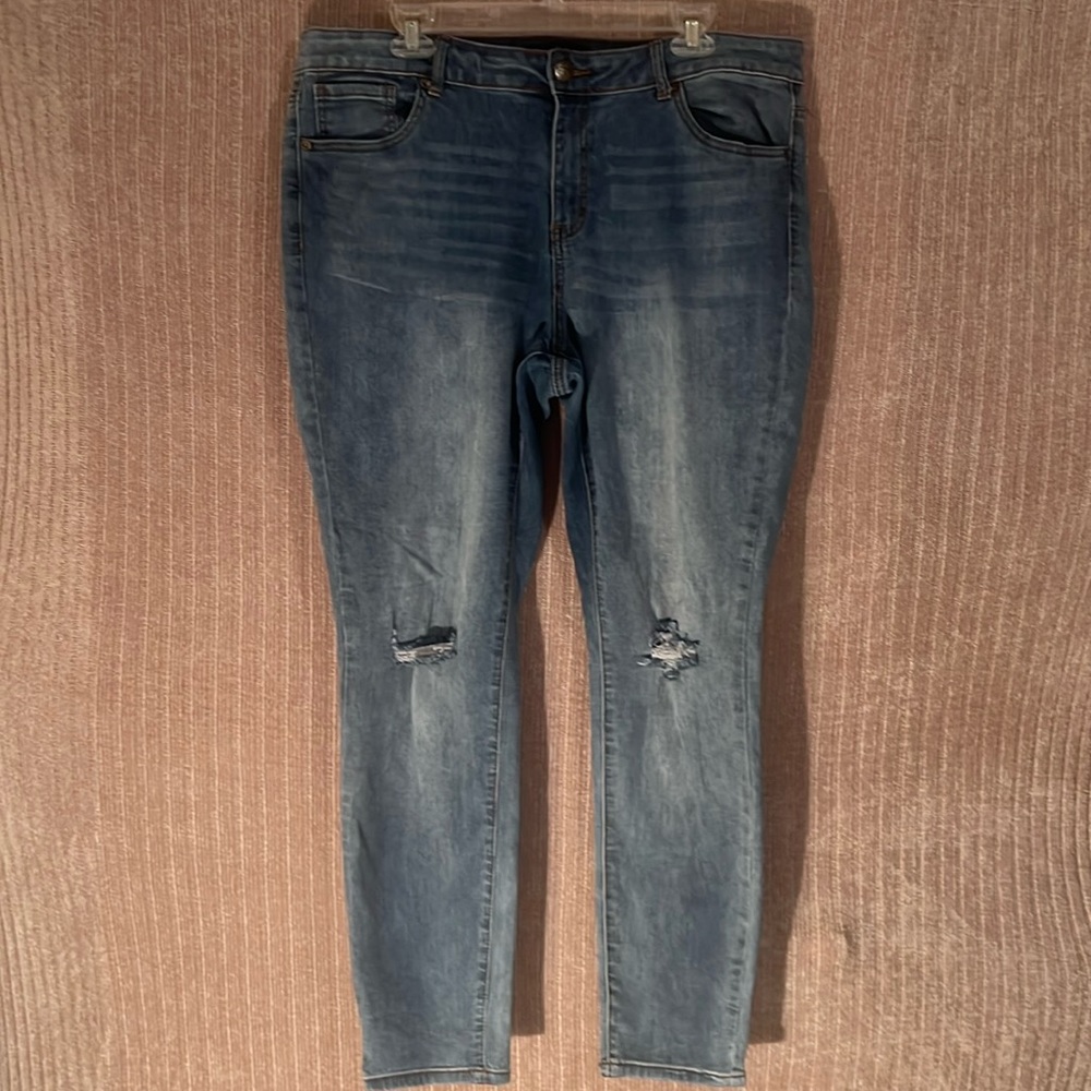 ❤️4/$25  Fashion to figure jeans
